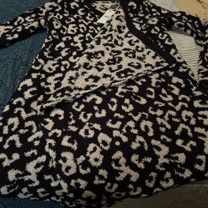 Omygoodness UGG sweater fits xs-med